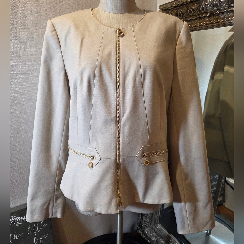 Calvin Klein Cream Women's Cropped Blazer.  Sz 14.  EUC.